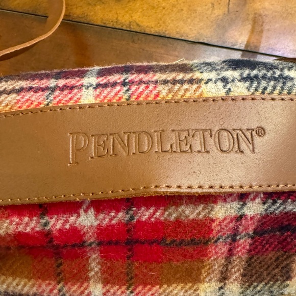 Pendleton Home Collection Fringed Motor Robe w/ Leather Carrier - Picture 2 of 5